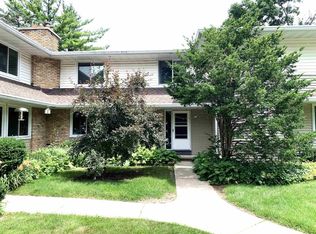 527 Walnut Grove Dr, Madison, WI 53717