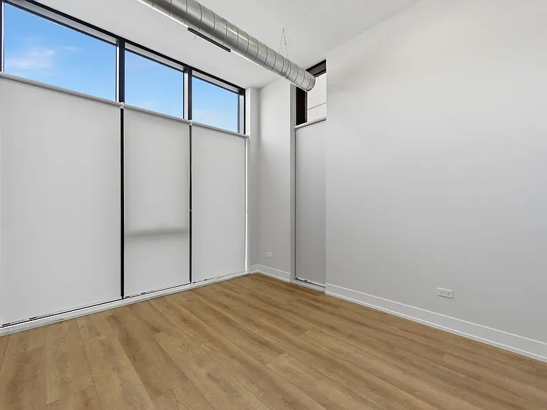 2839 W Belmont Ave #101 — Photo 11