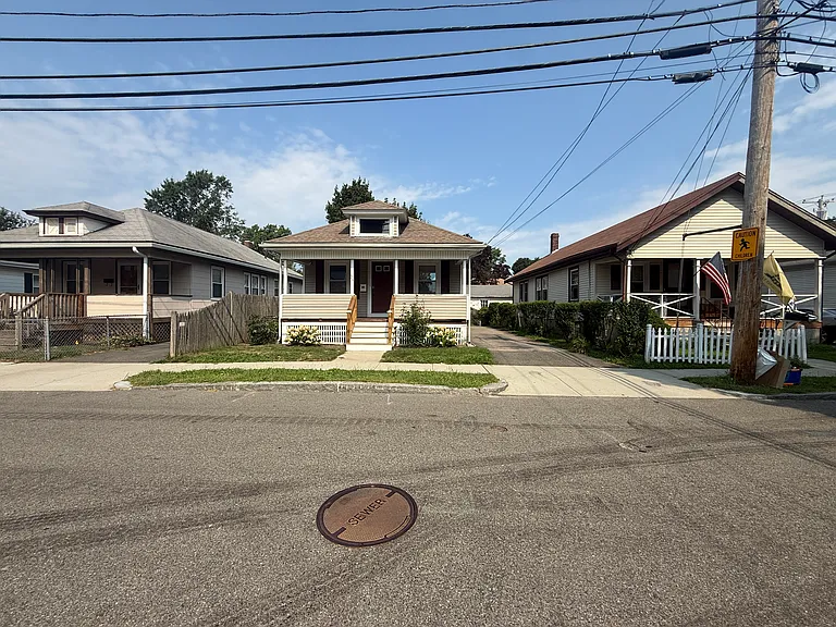 34 Baxter Ave — Photo 1