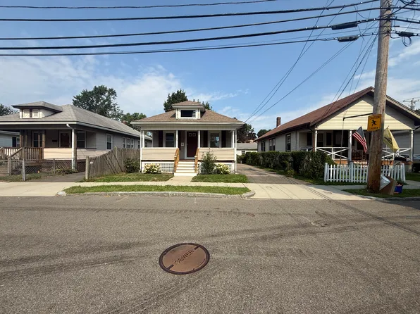 34 Baxter Ave, Quincy, MA 02169