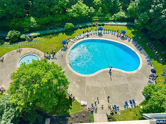 4th image of 6 Horizon Rd APT 1204