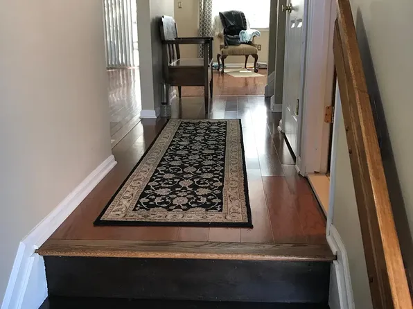 11 Primrose Ln, Mount Arlington, NJ 07856