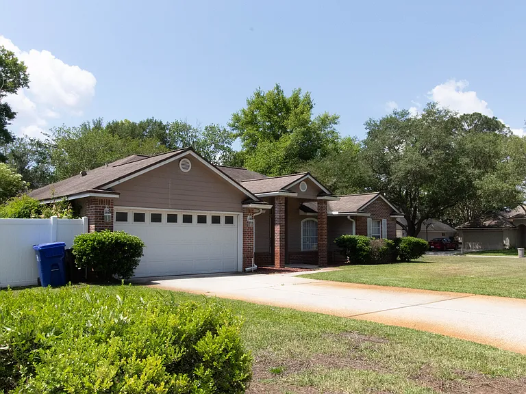 236 Clover Ct — Photo 4