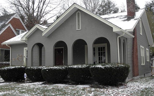 1st image of 912 Woodlawn Ave
