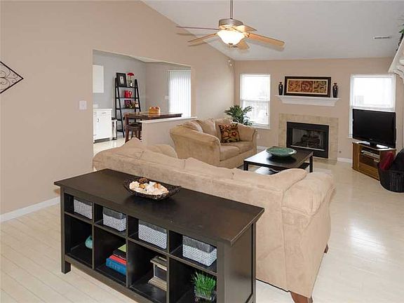 3rd image of 7843 Harcourt Springs Ct