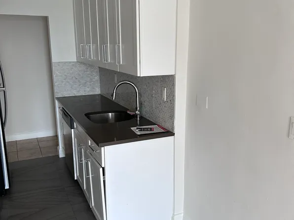 2940 Ocean Parkway image 3 of 12