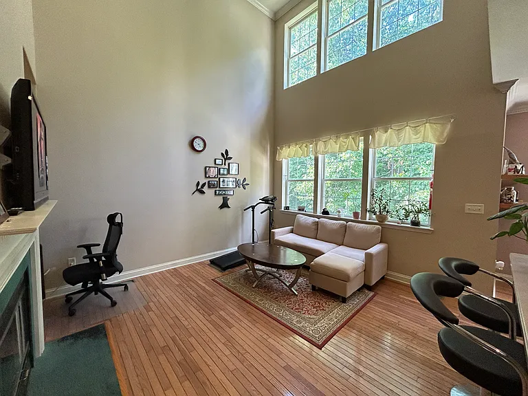 240 Kensington Dr — Photo 5