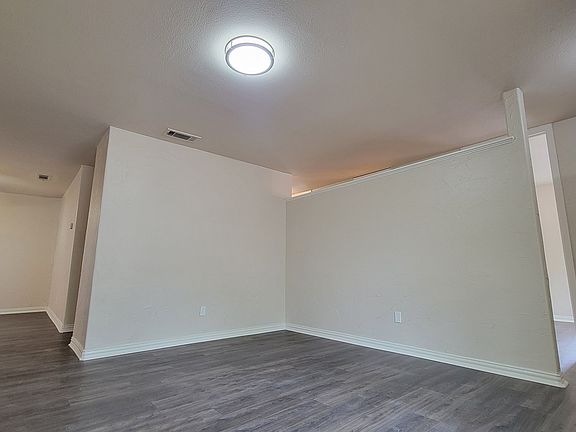 5th image of 3085 Windmill Ln