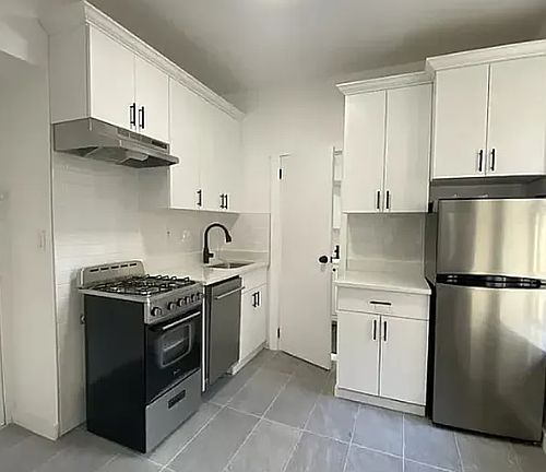 3rd image of 206 Thompson St APT 10
