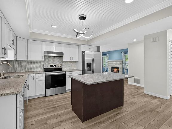 3rd image of 2129 Linwood Dr