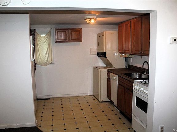 2nd image of 1 Lakeview Ct