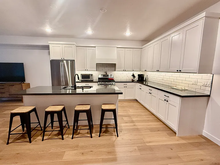 2344 Porter Ave — Photo 6