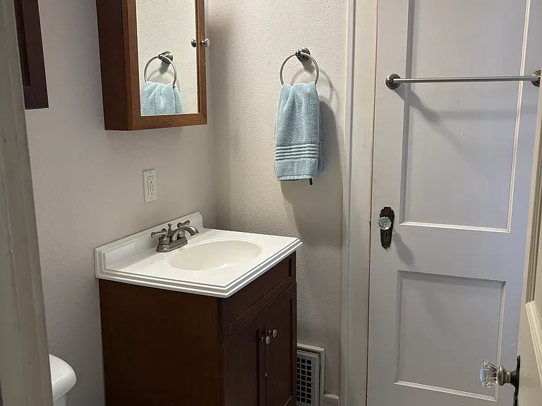 4519 Woolworth Ave — Photo 28