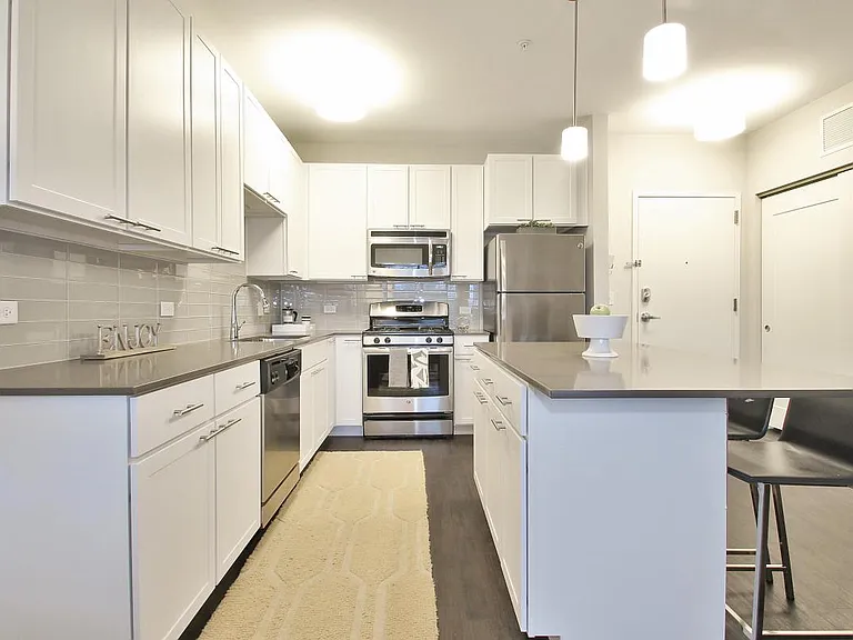 Midtown Square Apartments — Photo 14