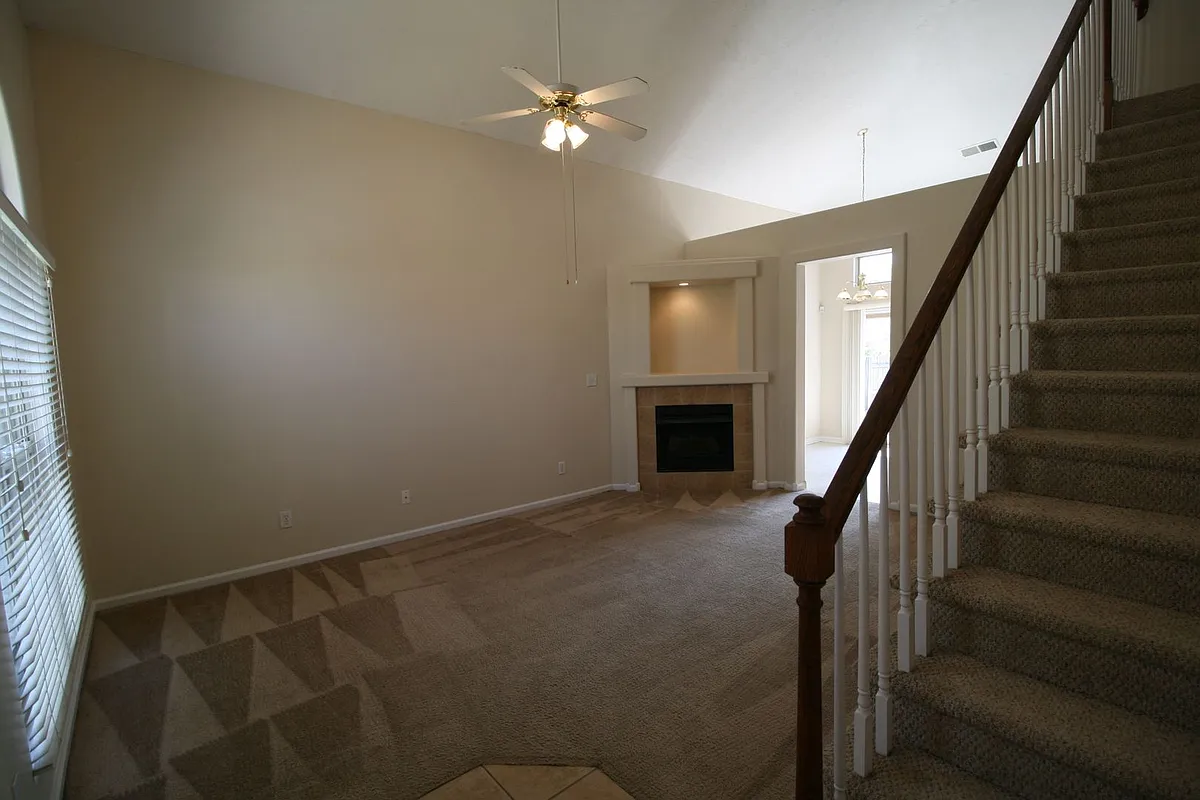 Building Photo - 728 Rambling Creek Dr