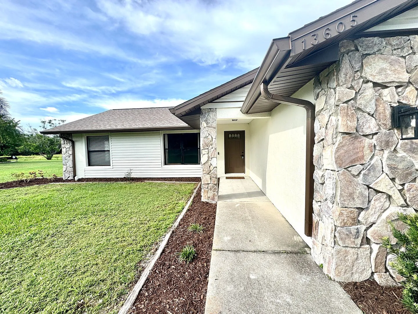 Mill Creek Pond-View Home with A-Rated Schools Near Lakewood Ranch — Photo 2