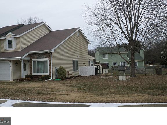 2nd image of 215 Green Blade Dr