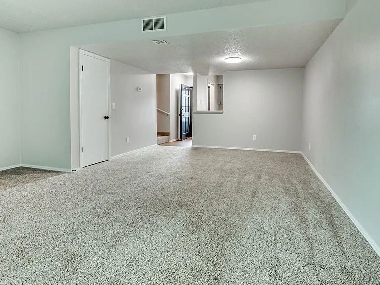 1201 Lakecrest Dr — Photo 10