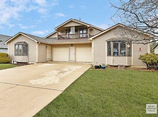 141 Meadows Dr #143, Sugar Grove, IL 60554