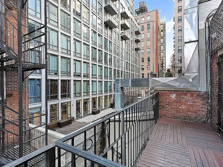 132 W 23rd St #2 — Photo 14