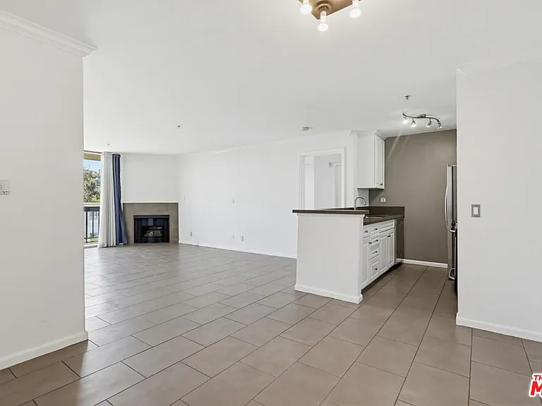 7320 Hawthorn Ave #203 — Photo 7