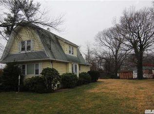 566 Mulberry Ln, West Hempstead, NY 11552