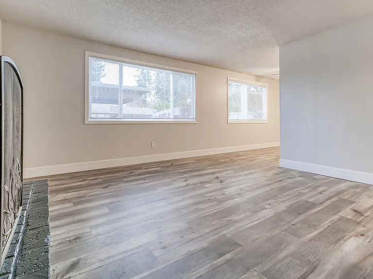 Edgewood Apartments in Vancouver, WA - 2 Bedrooms and 1 Bath — Photo 9