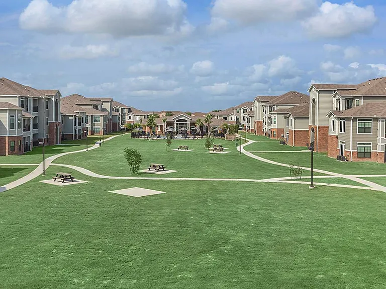 The Colony Luxury Apartments — Photo 21