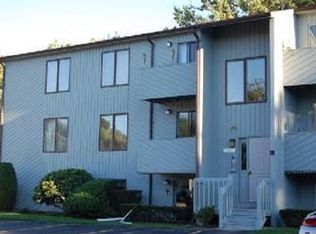 39 Kristee Cir, West Warwick, RI 02893