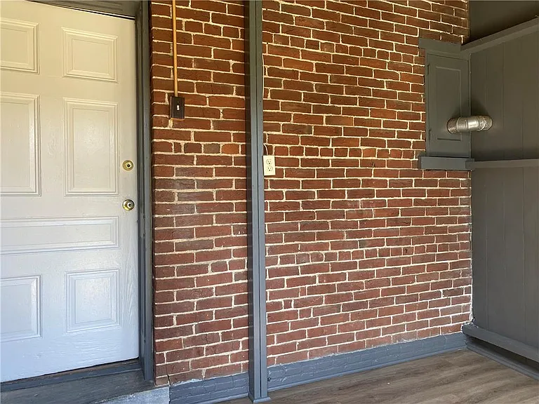 24 W Main St #1 — Photo 5