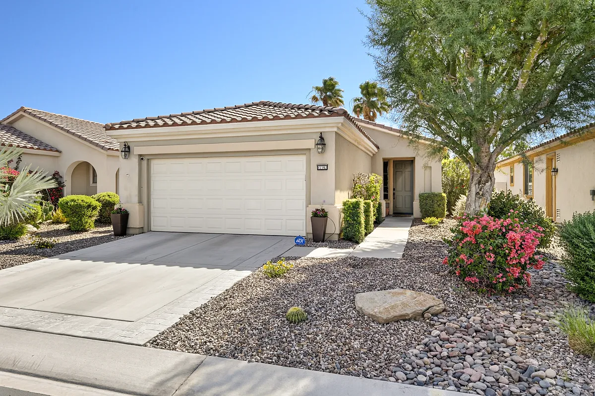 Building Photo - 41562 Via Arleta