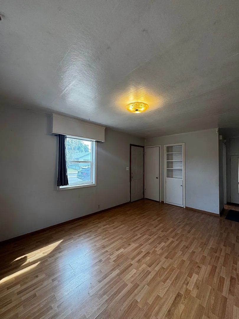 1-Bedroom Near Downtown — Photo 3