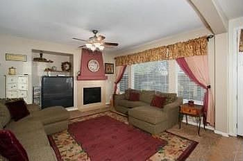 4th image of 828 Shetland Ct
