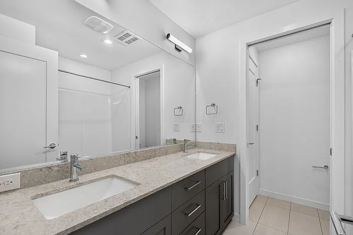 3819 S Cloverdale St — Photo 25