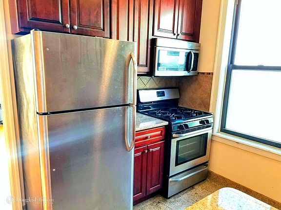 3rd image of 2817 33rd St APT 3F