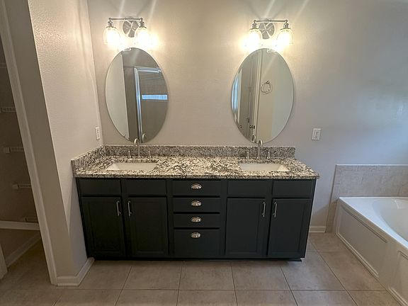 3rd image of 1538 Carpathian Dr