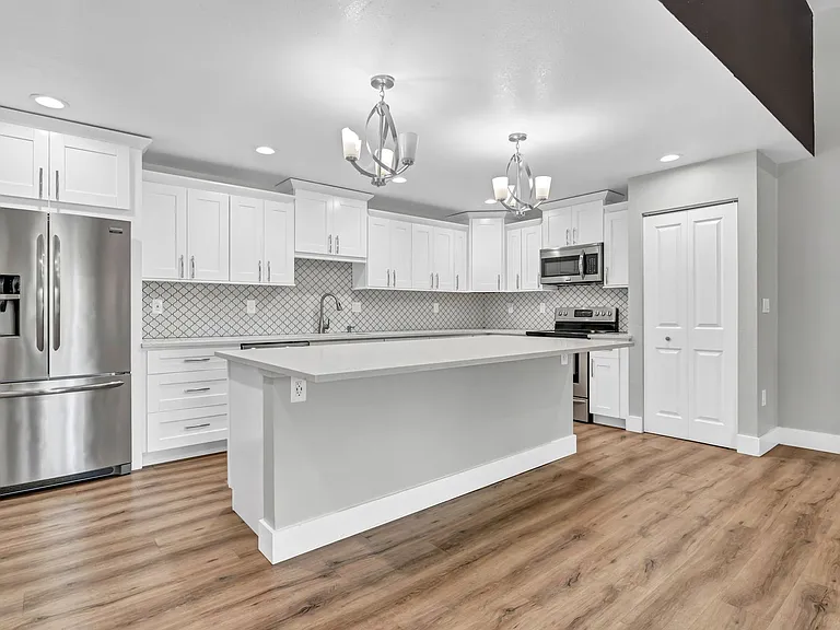 5684 Baywater Dr — Photo 9