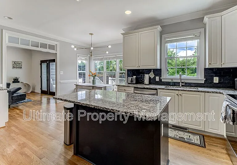 7022 Cayman Ct — Photo 9