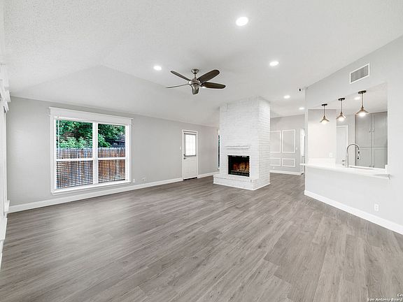 4th image of 9106 Broxton Dr
