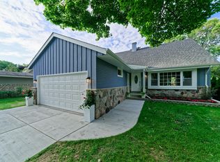 625 W Montclaire Ave, Glendale, WI 53217
