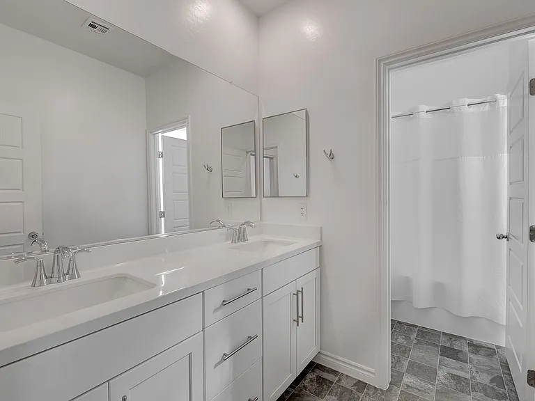 293 Mount Langley St — Photo 31
