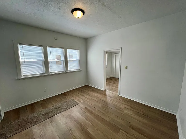 425 Birdsell St — Photo 6