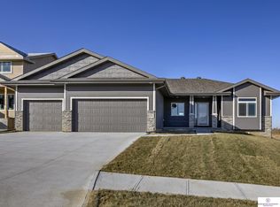 12114 Quail Dr, Bellevue, NE 68123