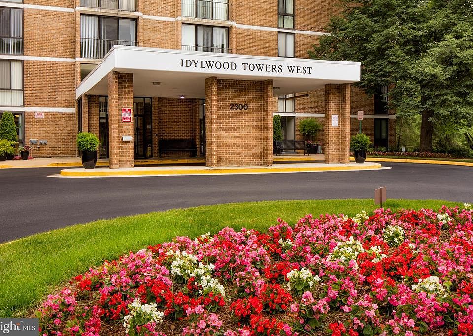 1st image of 2300 Pimmit Dr APT 319
