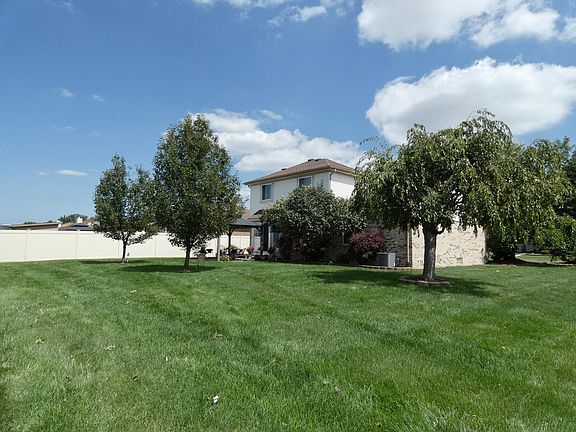 3rd image of 24884 Curtis Dr