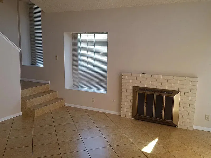 3 bed, 3.0 bath, 1418 sqft, $1,990 — Photo 3