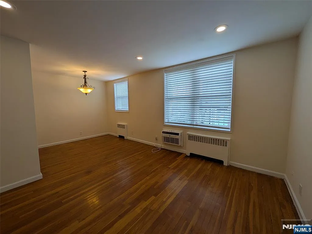 1 bed, 1.0 bath, $2,300 — Photo 1