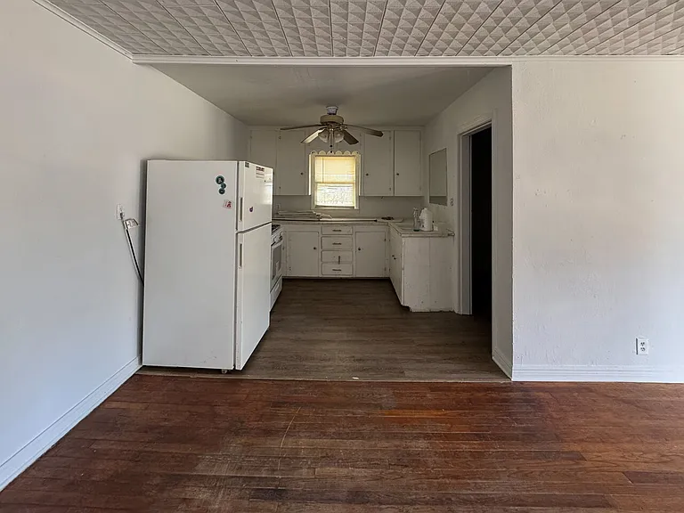 515 N Hough Ave — Photo 5