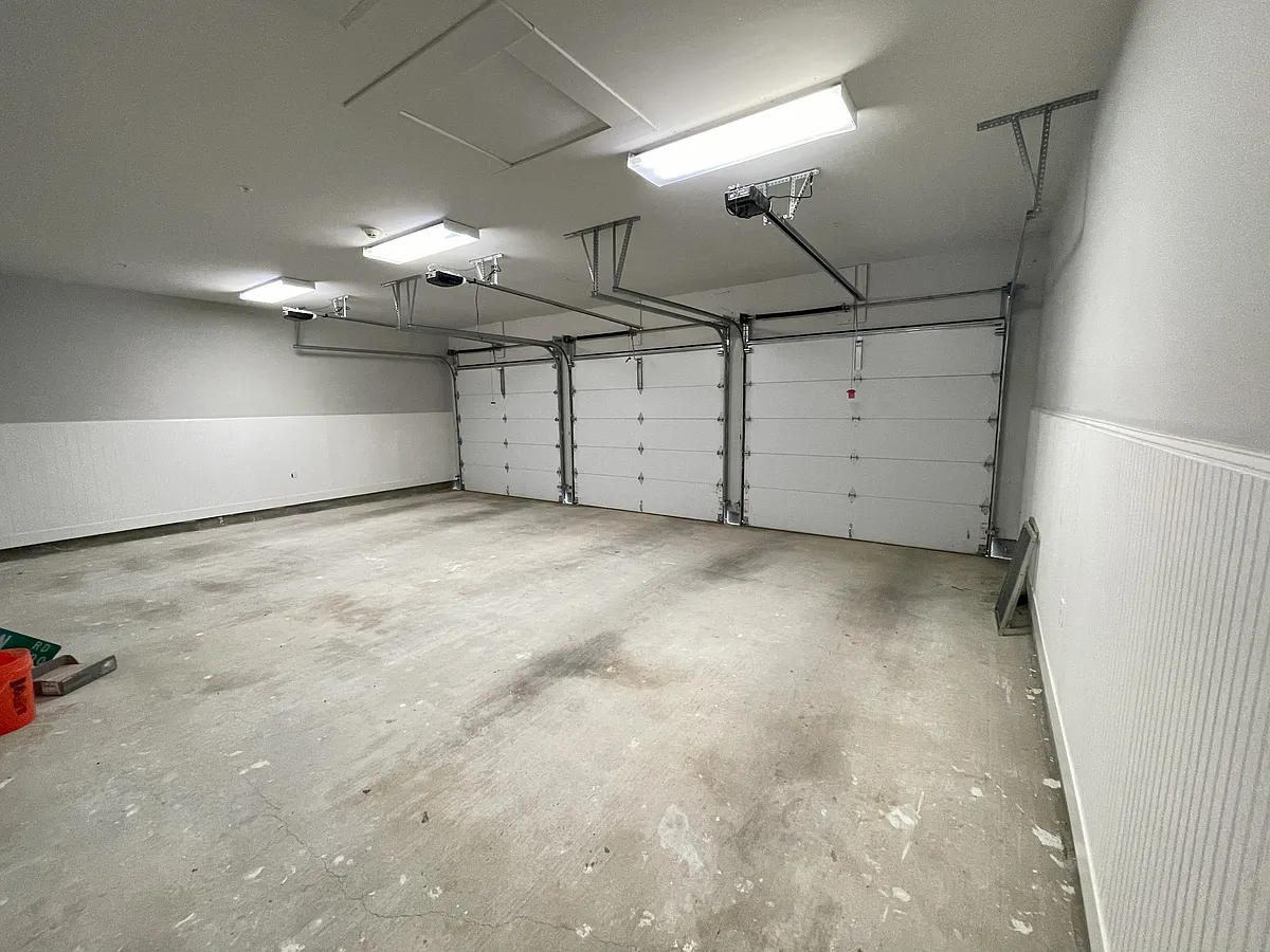 Building Photo - 1007 Camellia Blvd #201