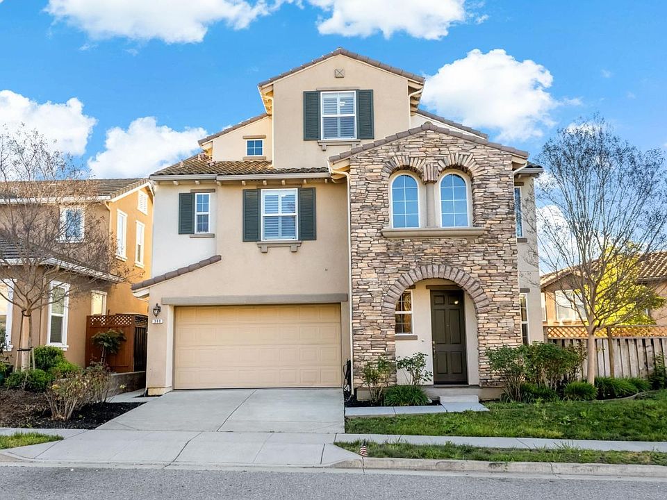 1st image of 300 Crestridge Ct